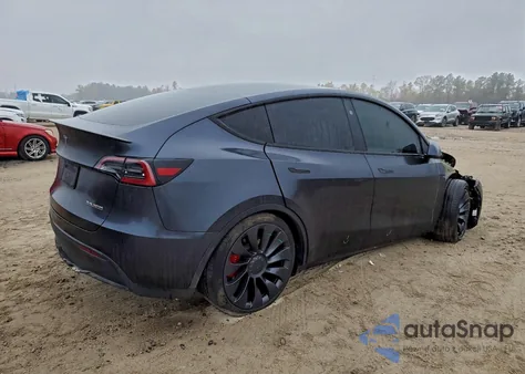 2025 Tesla Model Y z USA, uszkodzony, nr VIN 7SAYGDEF0SA374549